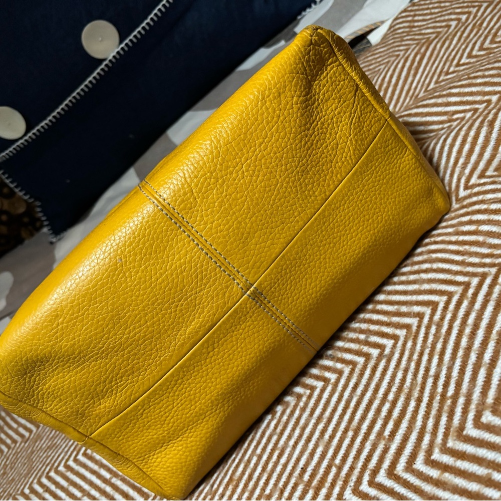 Dooney & Bourke Yellow Shoulder Bag - Picture 4 of 12